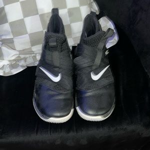 Women’s basketball shoes